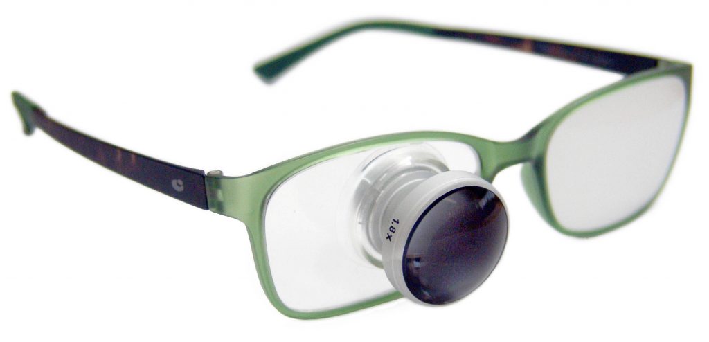 Telemicroscopio monocular, es una ayuda óptica para baja vision, gafa para pacientes con problemas en la retina, macula, problemas de DMAE, gafas para degeneración macular valencia, gafas para mácula valencia.
